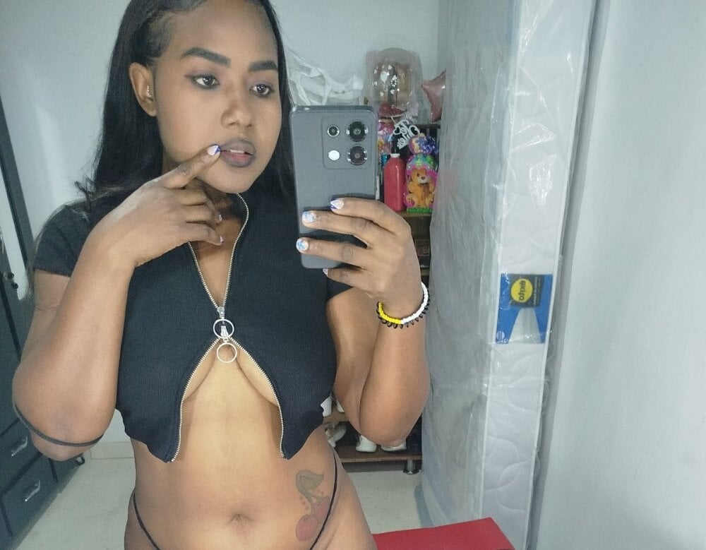 adara_sofi's Offline XXX Chat