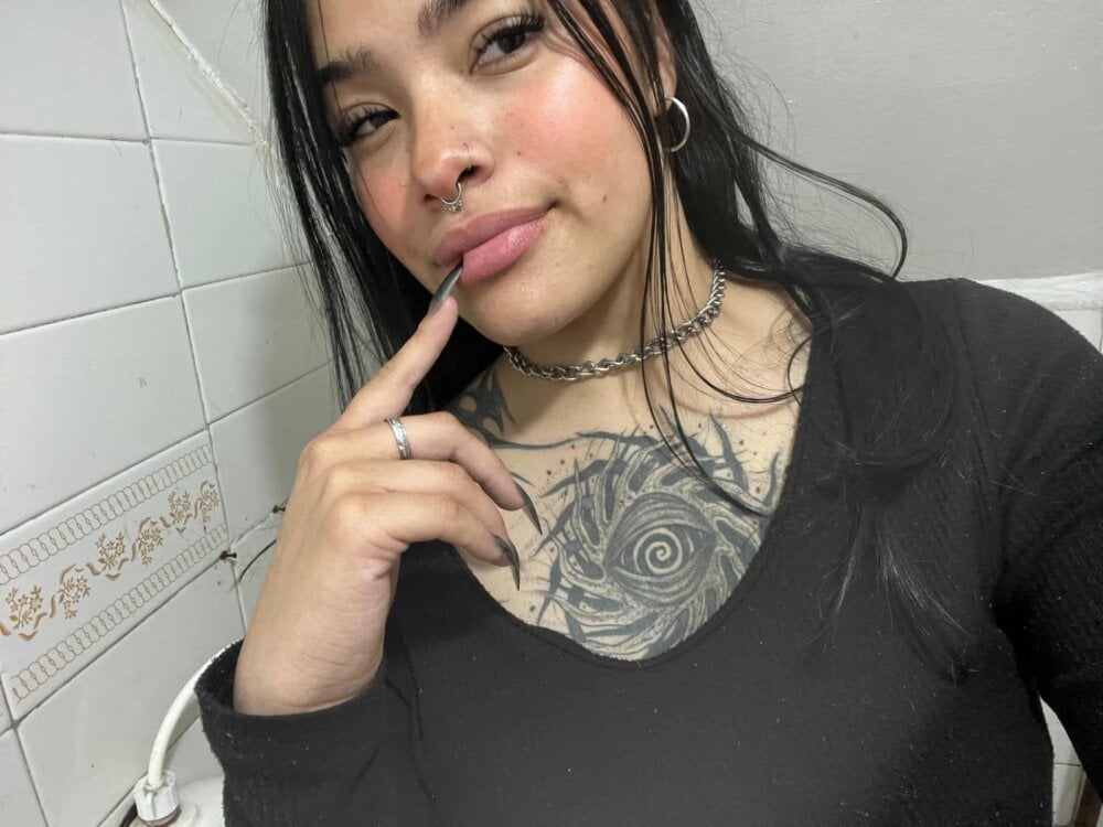 247camsex.com venus_evans_ livesex profile in curvy cams