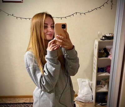 MilkyyAnna live on StripChat