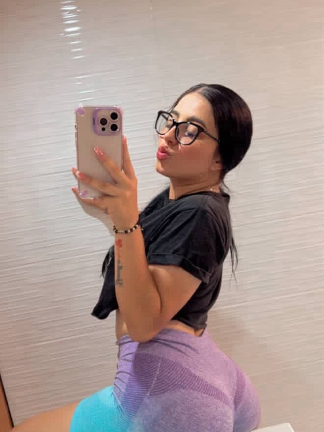 livesex.fan gabyjhons livesex profile in in-your-naugthy-dreams cams