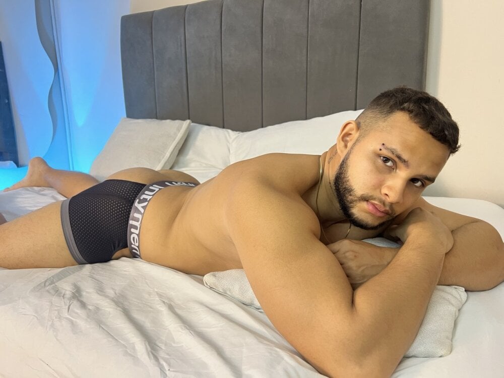 Cyrus_Latin profile