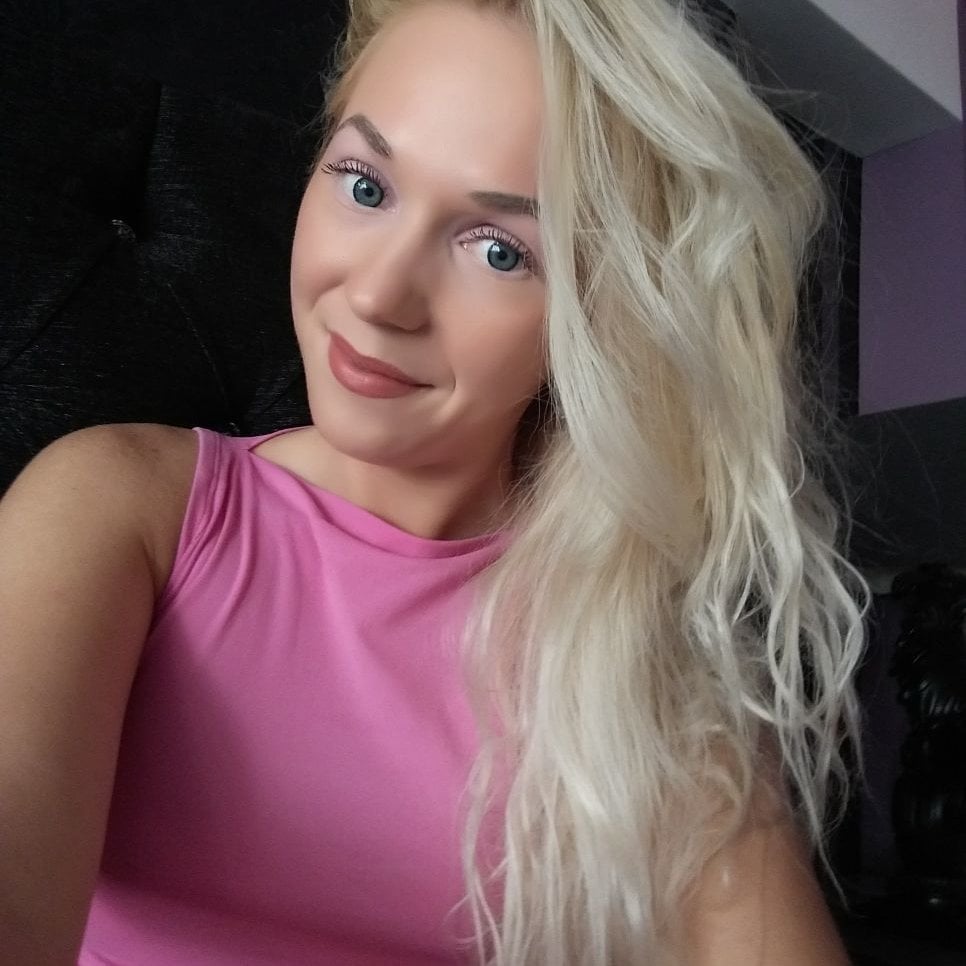 lovelyblondy's Offline Chat Room