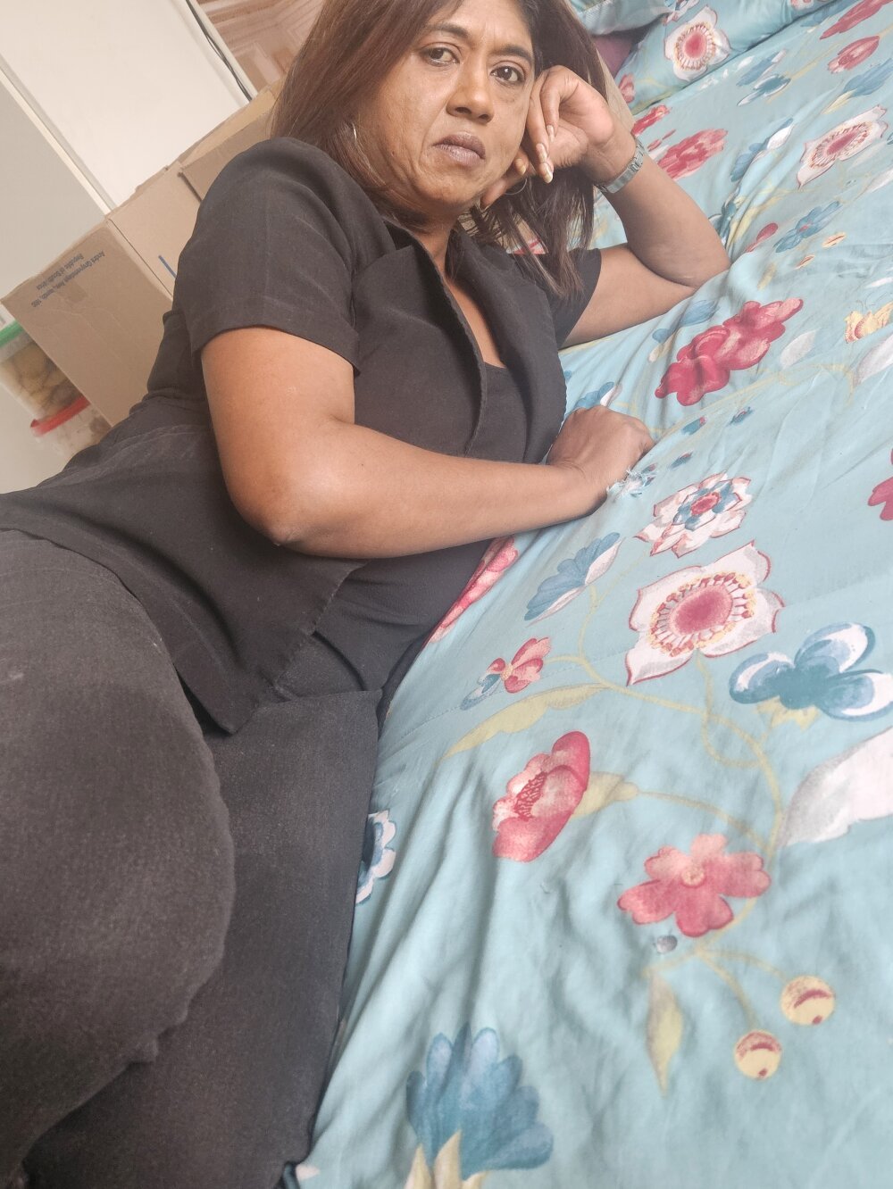 IndianPleasurez1 live cam model at StripChat
