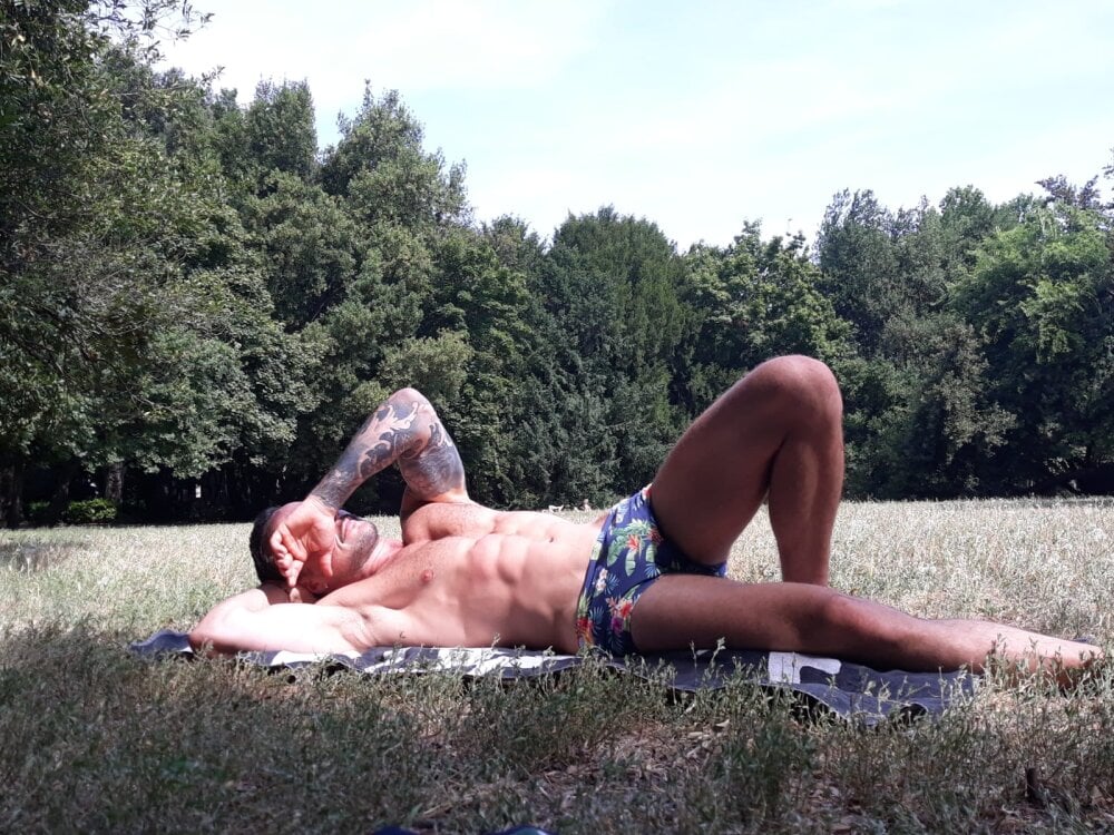simonbzn21 from stripchat