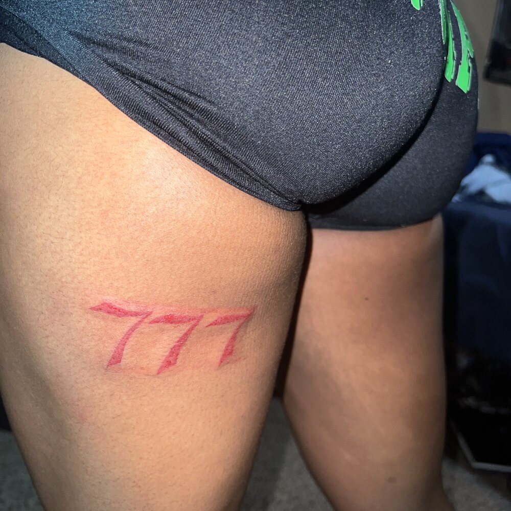 Live sex webcam photo for goddessmoni #290349703