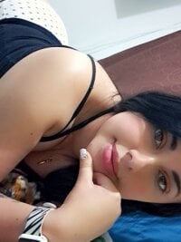 Katialatinasexi's Offline Chat Room