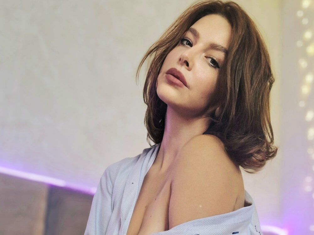 Live sex webcam photo for JulietteVolpeWyorika #290093738