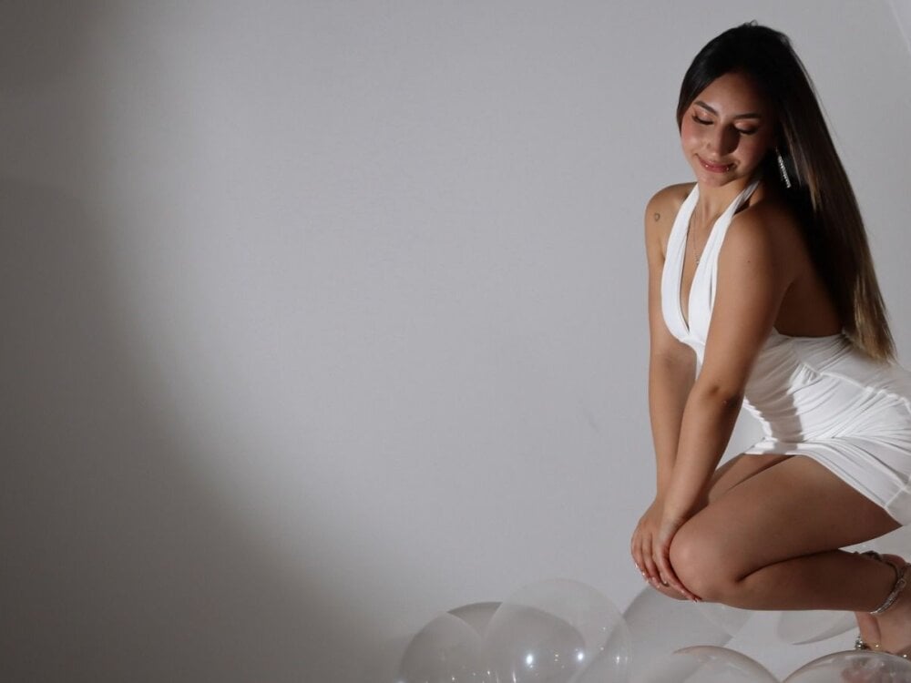 Emma_Selenee Obrolan XXX Offline