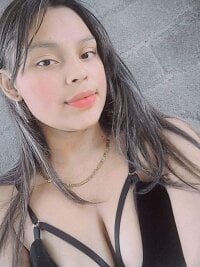 Britany_Jhonnson's Offline Chat Room