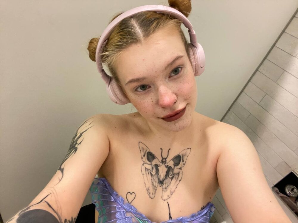 Honey___Hot live cam model at StripChat