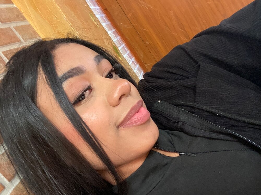 free6cams.com sophie_clay livesex profile in i-prefer-to-keep-it-a-secret cams