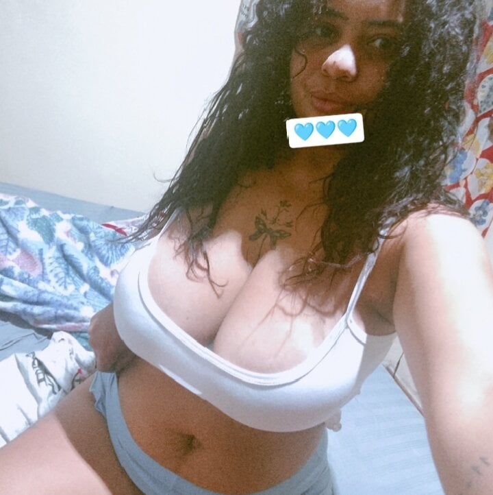 mega-camsex.com strella1531 livesex profile in brown-hair cams