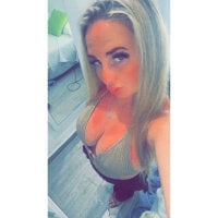 Blonde-JuicyLucy-UK's Offline Chat Room