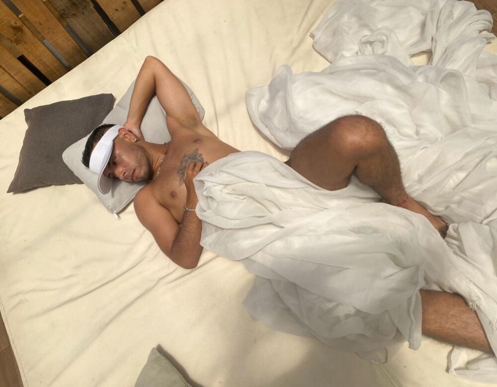 Live sex webcam photo for cody333_ #278647437