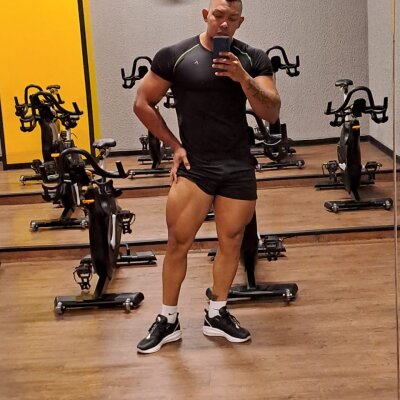 arnoldjr18 from stripchat