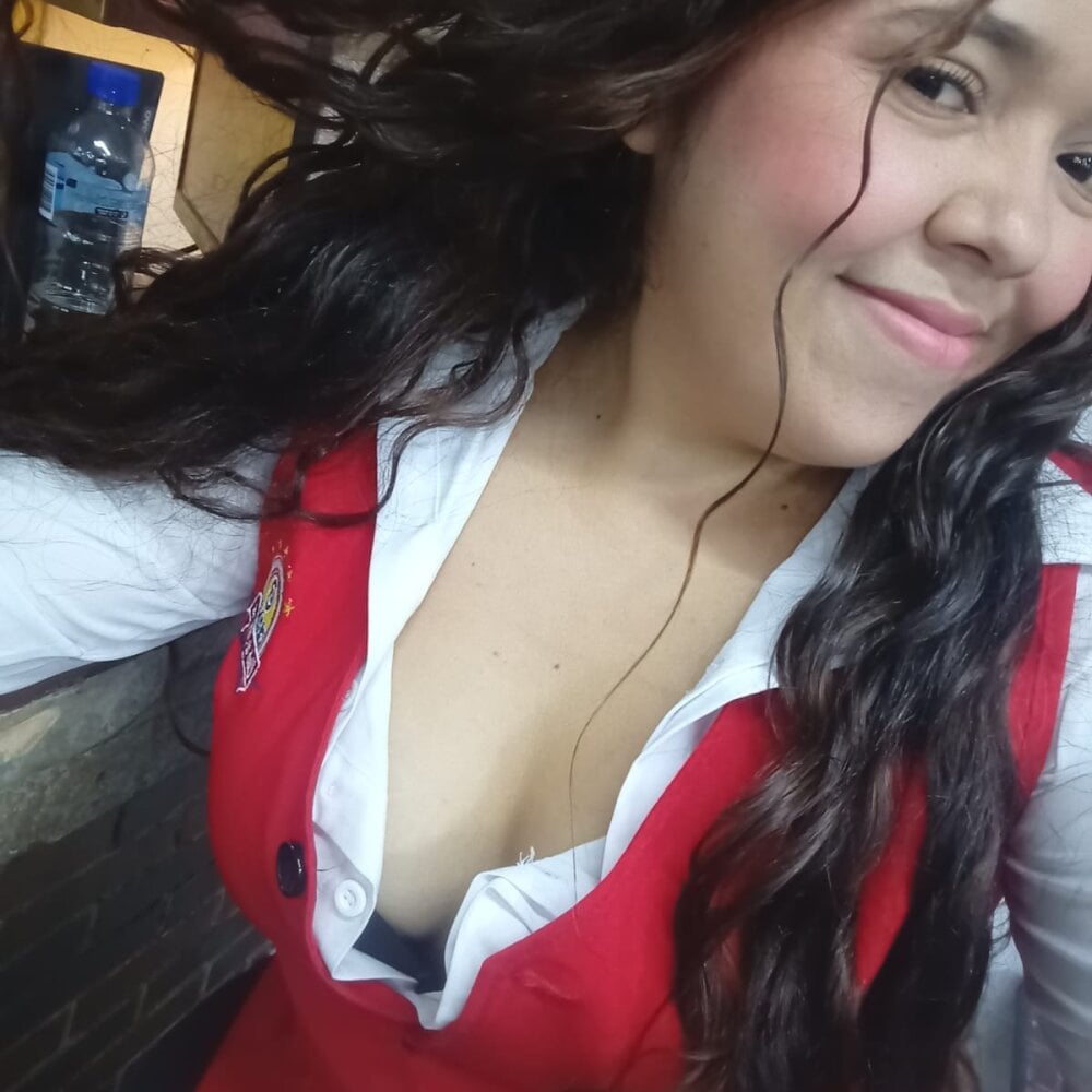 pornos.live nenaisabella livesex profile in ellie-sweetheart cams