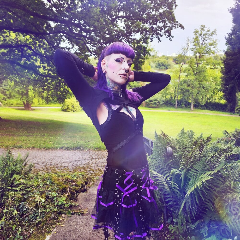 Purple_Coffin666's Offline Chat Room