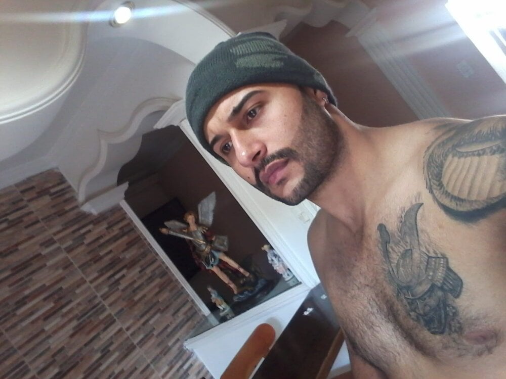 Luke__09's Offline XXX Chat
