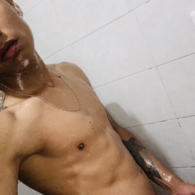 SkinnyHot444 private show