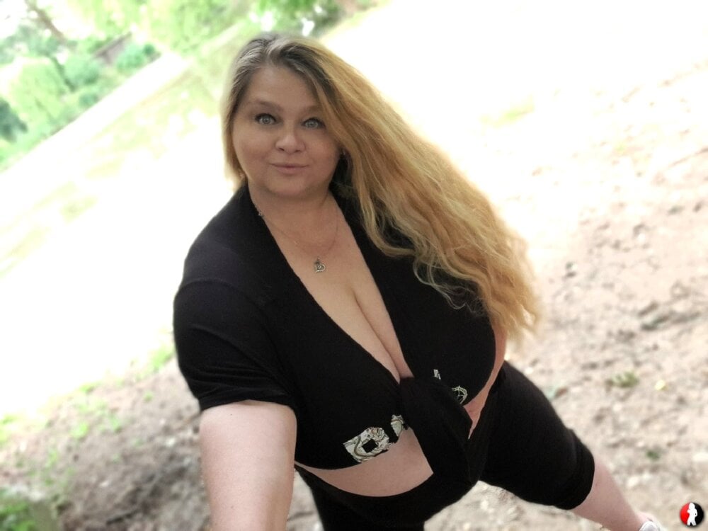 Live sex webcam photo for sexymollig #290086709