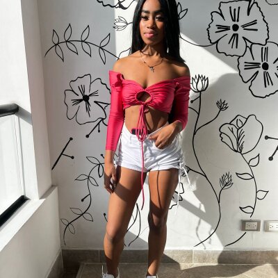 laylaglow from stripchat