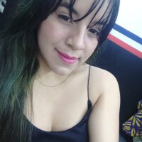 roxxy_hot_x's Offline XXX Chat