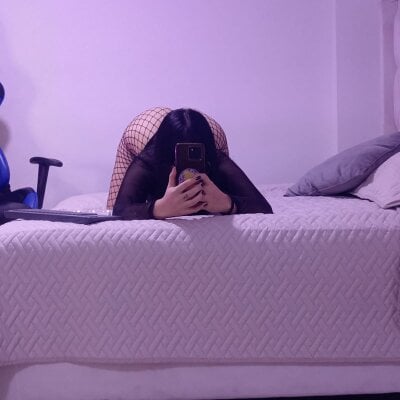Raven_meow Female Striptease Webcam Strip