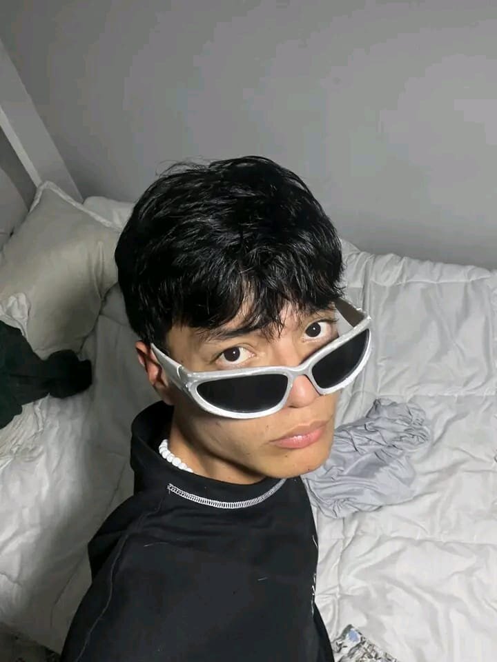 alex_hot18