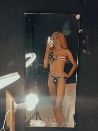 Charlotte_Love10's webcam live show