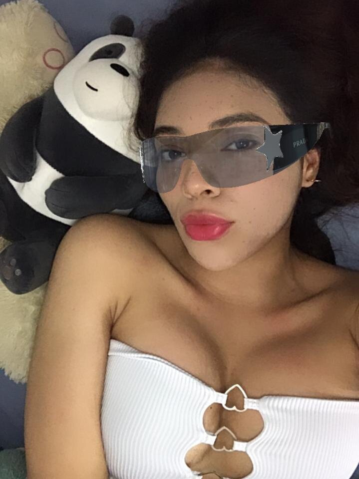 chatnmate.com khloe_tylor livesex profile in from-a-planet-where-music cams