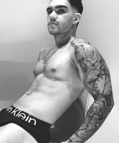 itswolfine Live Cam on StripChat