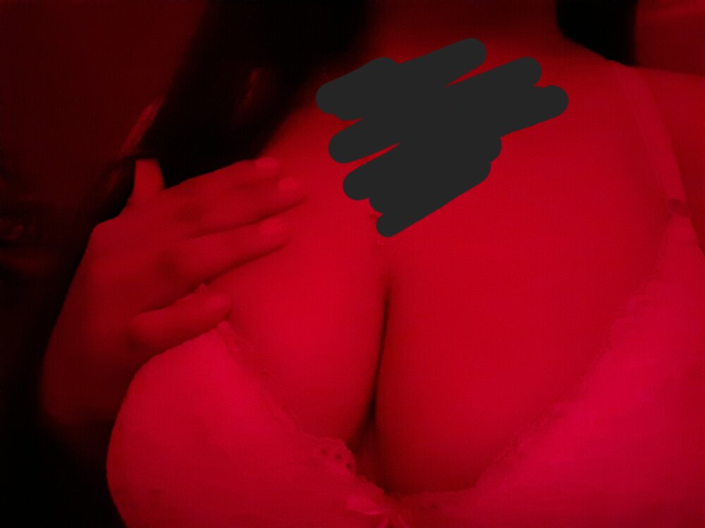 Live sex webcam photo for MarianaFams19 #289455818