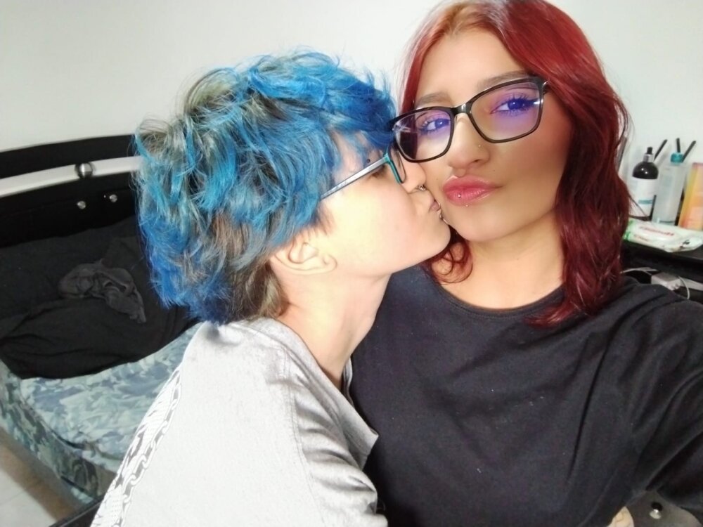 Kinky__ live cam model at StripChat