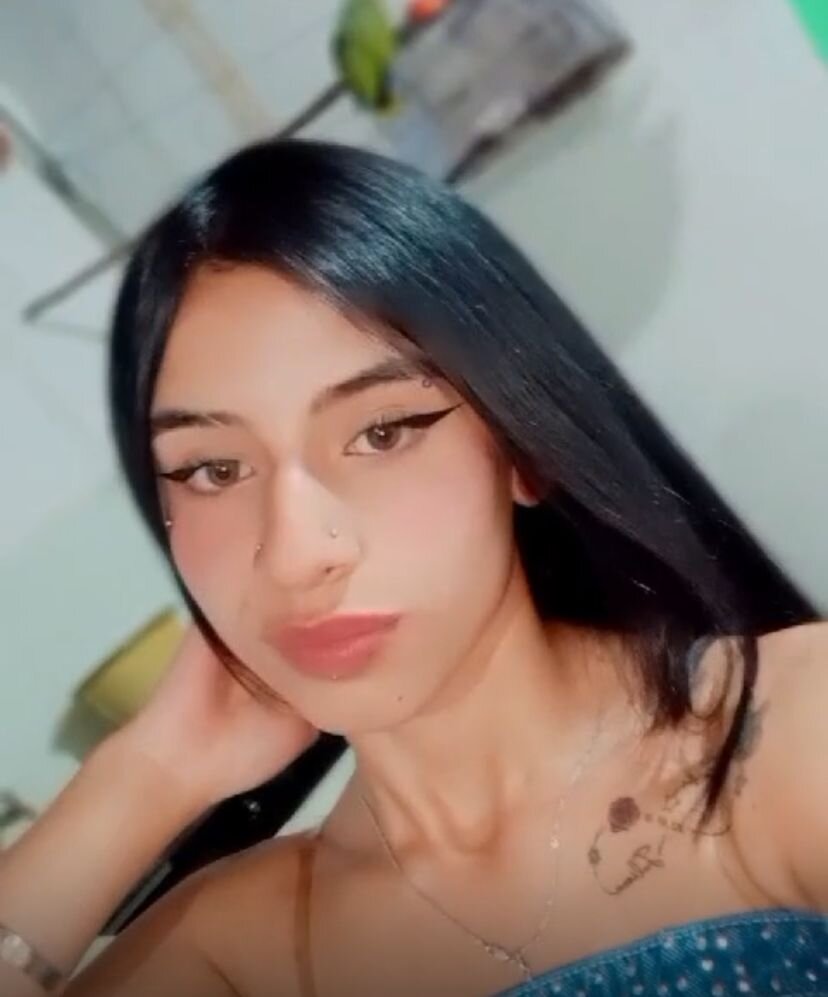 LauraFoxx_