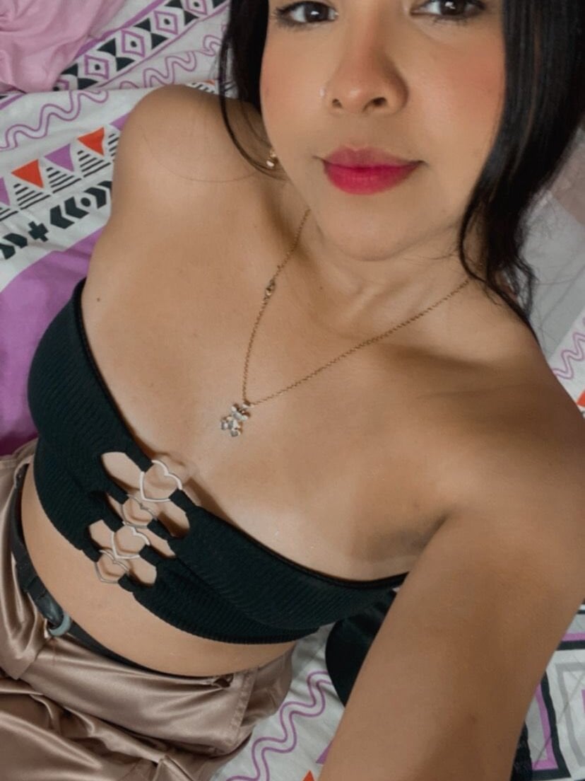stripchat annie_leo webcam profile pic via pornsexycams.com