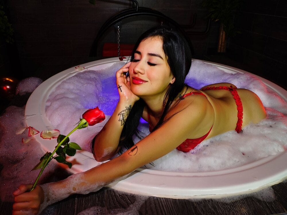 Amiirra_'s Offline XXX Chat