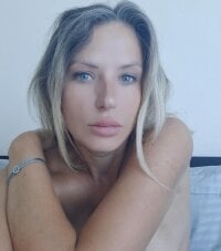 YourJuliena's webcam live show