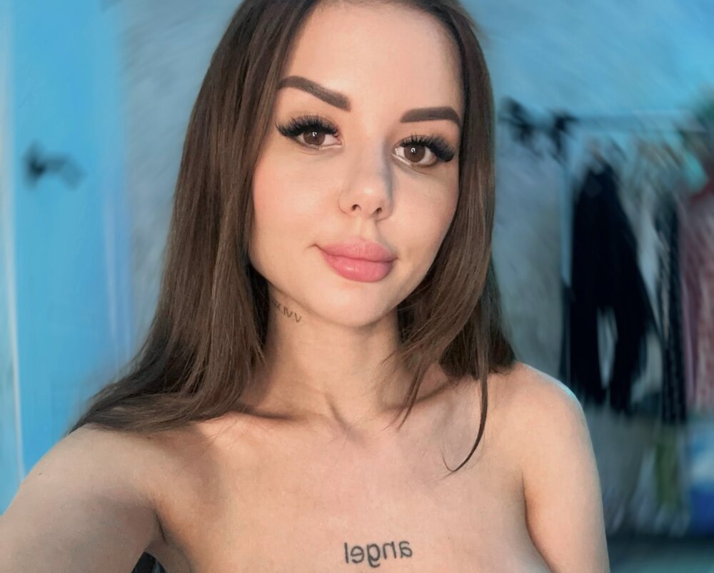 Alina_Vibe_Me Cam Model Profile | Stripchat