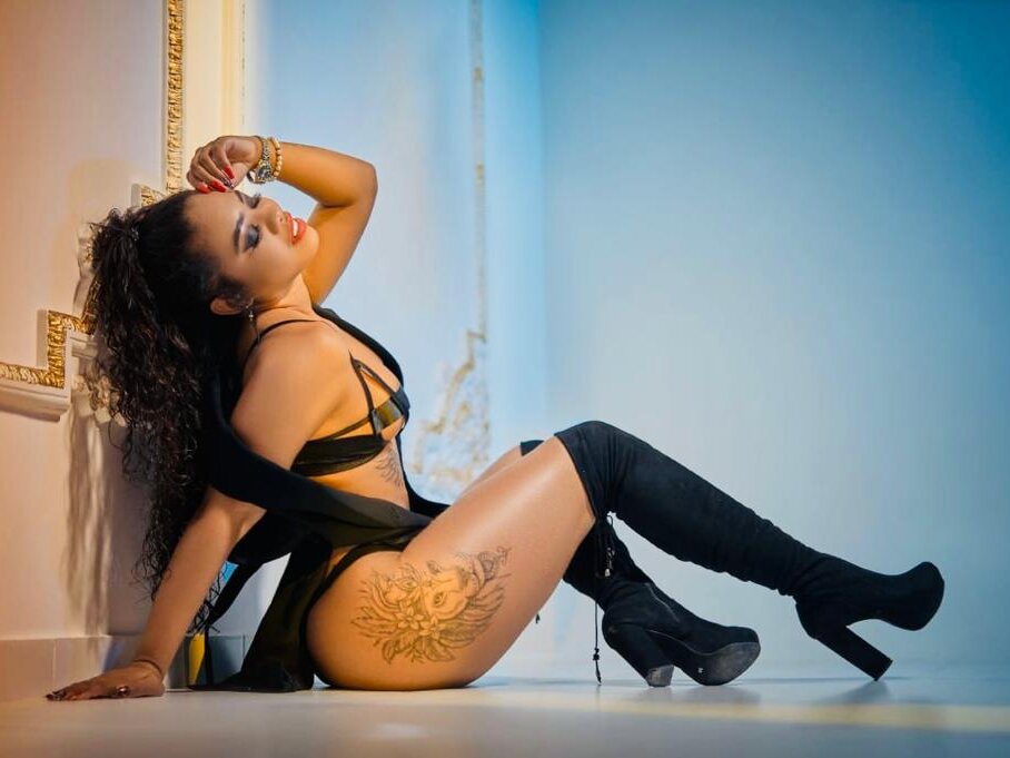 Live sex webcam photo for Nahomy_Joness #287785871