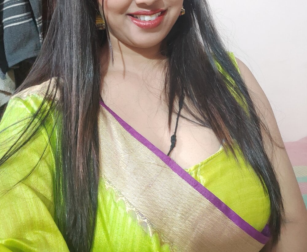 hot-bhabhi-hot webcam livesex profile on livesex.fan