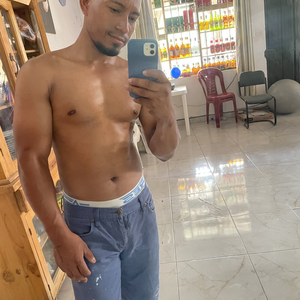 Christian120794z's Offline XXX Chat