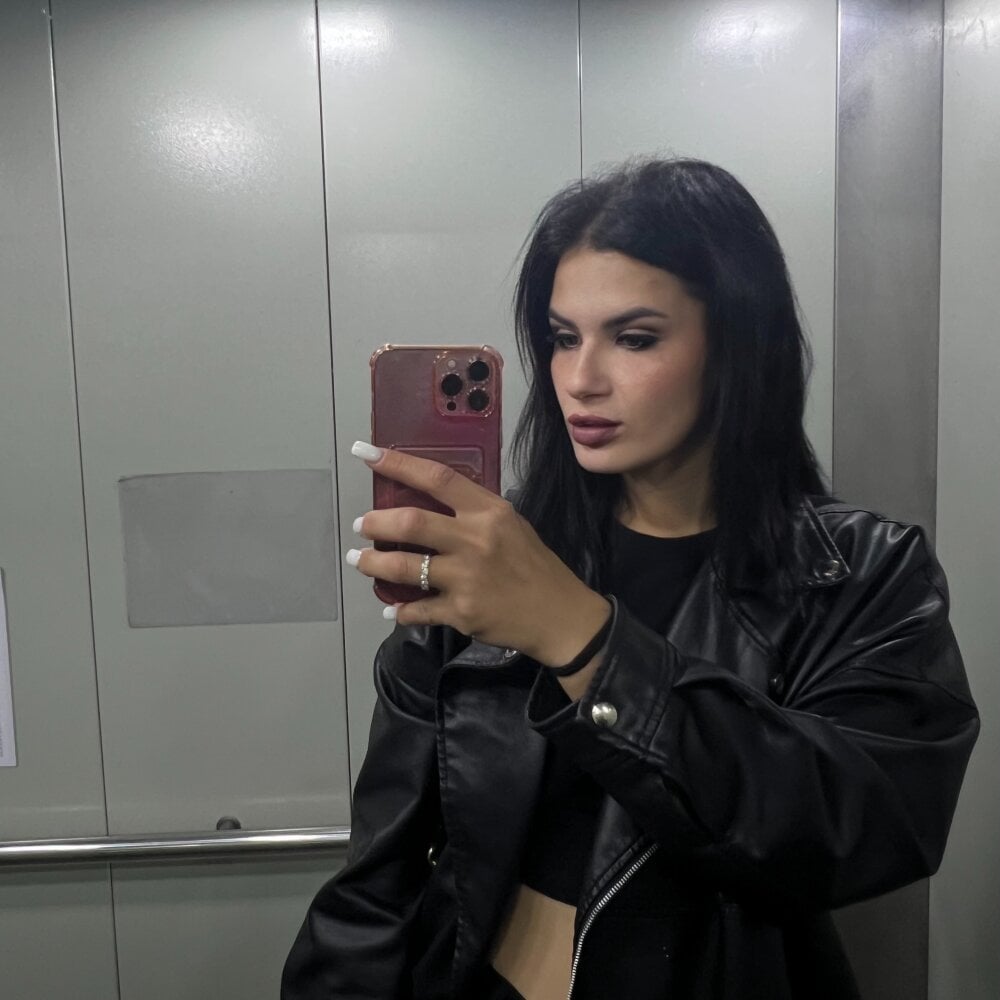 mirareach from stripchat
