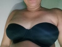 _bigboobswetlyn_'s Offline Chat Room