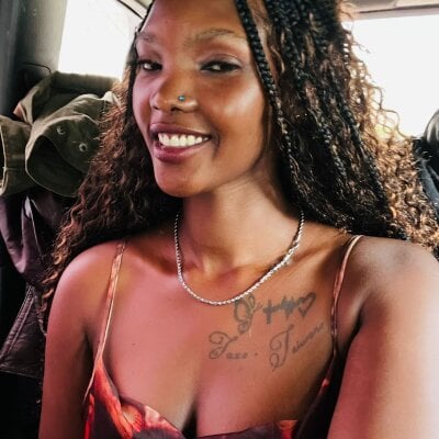 Liones_yara private show