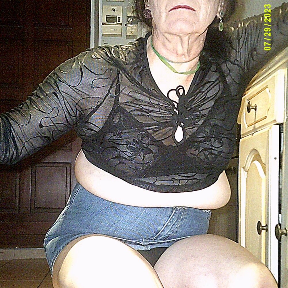 Live sex webcam photo for LianeDargueil #291880513