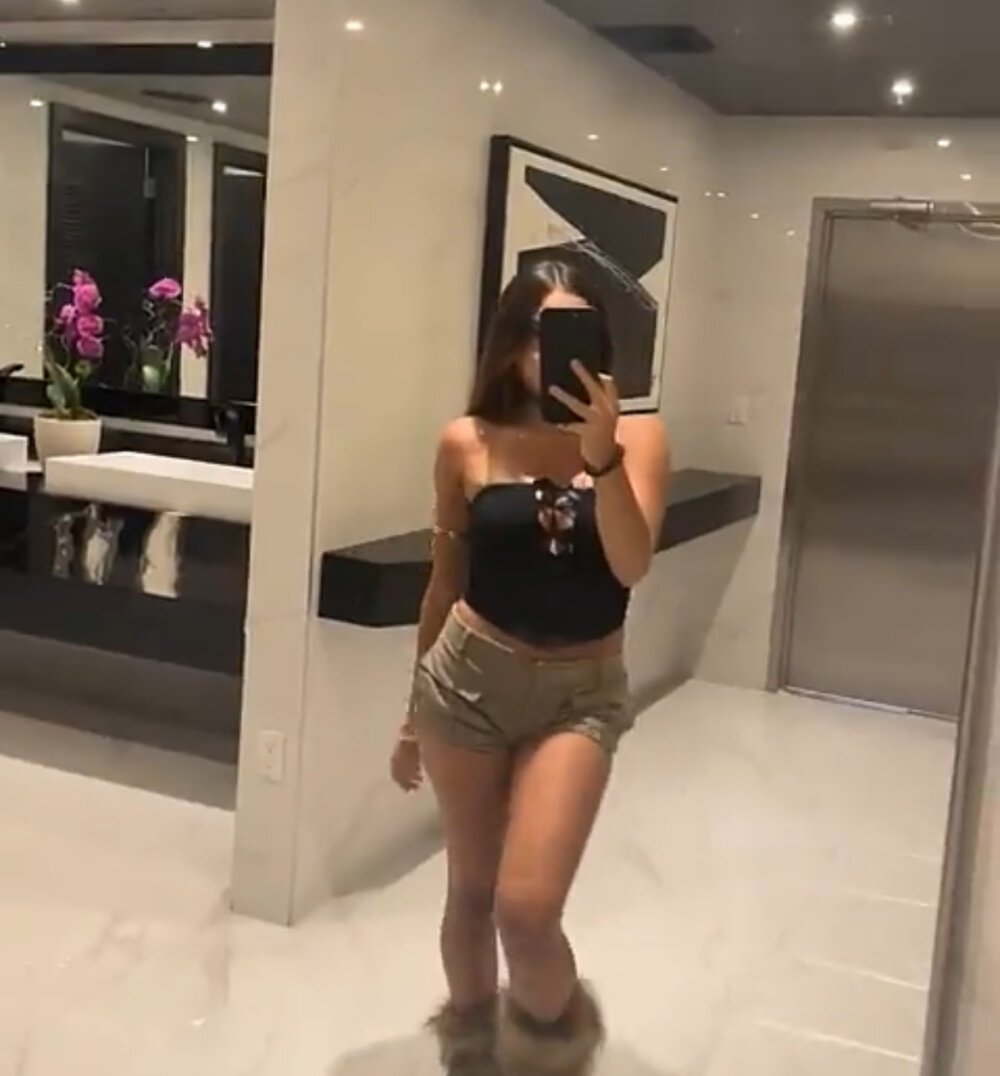 Watch  ivybbyy_ live on StripChat