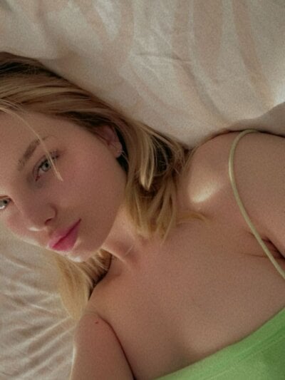 LilSunny77 on StripChat