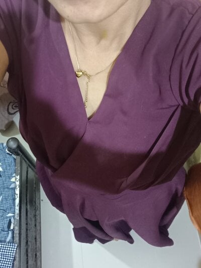 Henny_baby Female Oilshow Webcam Striptease