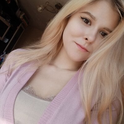 CuddleLia Live Cam on StripChat and RICams