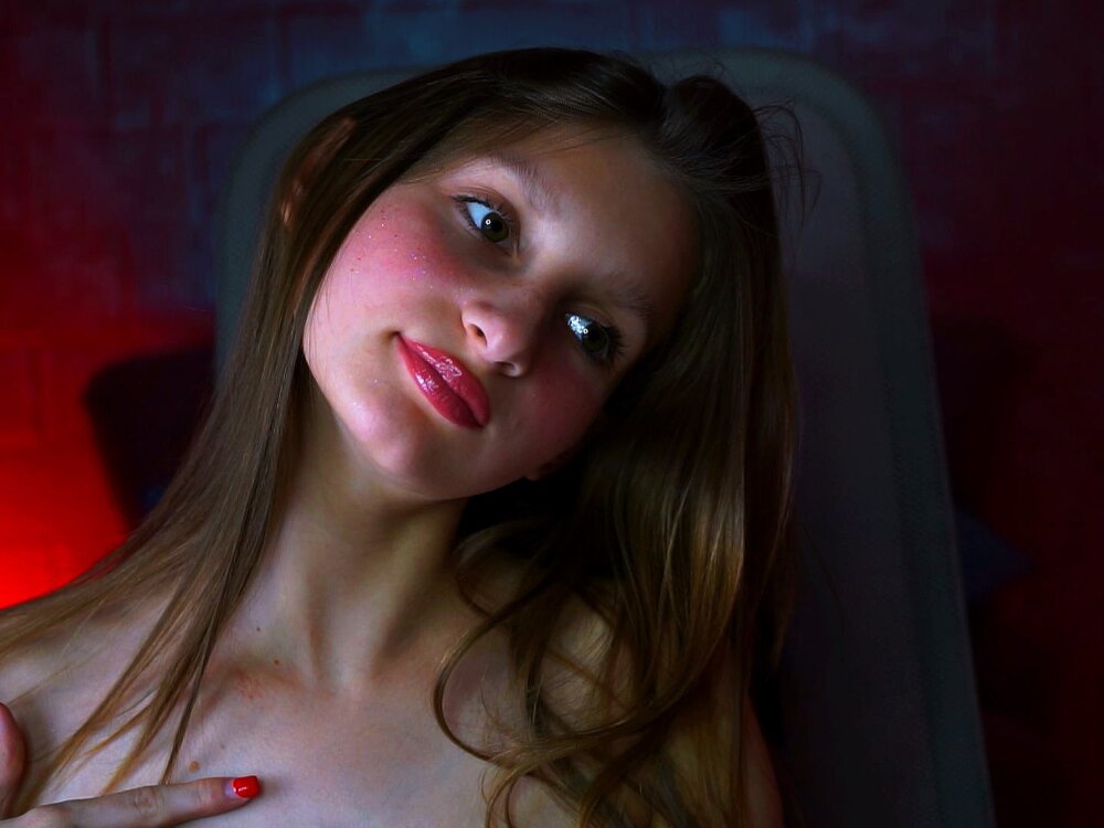 Live sex webcam photo for EllaHorton #290214427